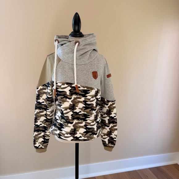 Wanakome Tops - Wanakome Women's Camo/Gray Thick Hoodie Size S